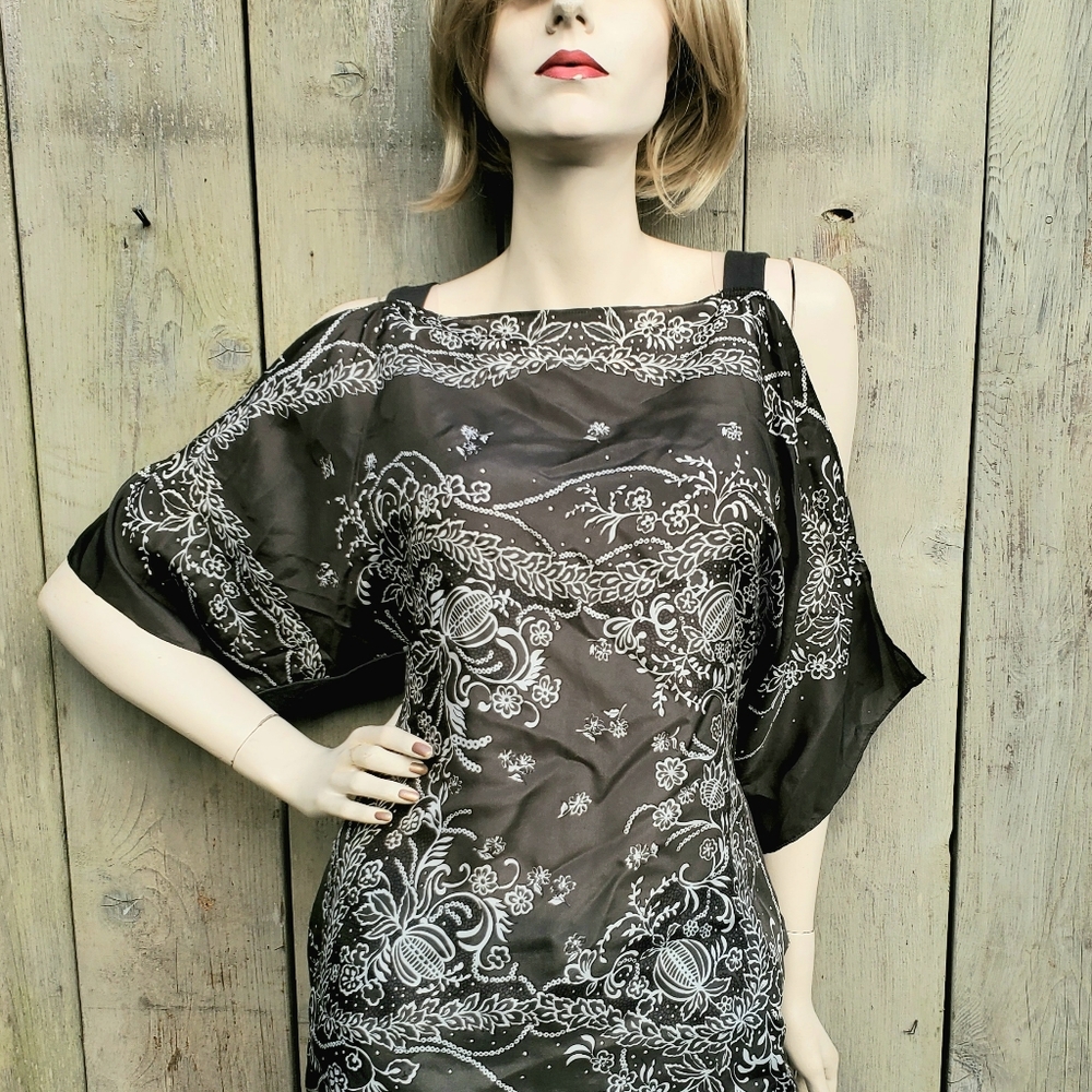 Silk "Bailey 44" Cold Shoulder Size Medium